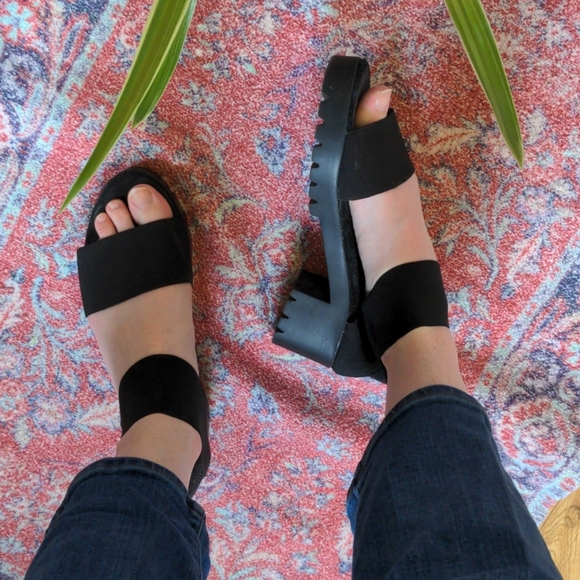 Handmade Elastic Rubber Sandals, US 8 - Picture 3 of 6